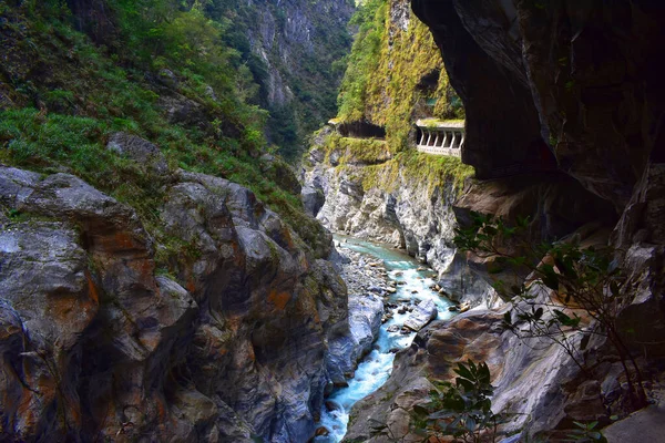 台湾华林县 太鲁阁国家公园 九转弯隧道上的大理石峡谷 — 图库照片