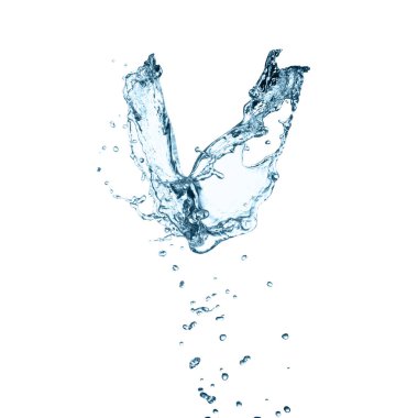 İçme suyu ve soyut su sıçraması beyaz arkaplanda izole edilmiş.