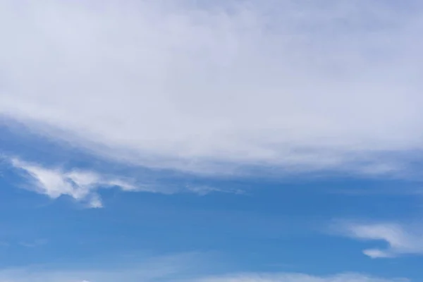 Niebo Lecie Białym Tle Chmury — Zdjęcie stockowe