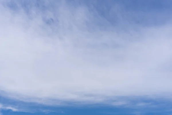 Niebo Lecie Białym Tle Chmury — Zdjęcie stockowe