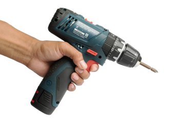 Ubon Ratchathani, Tayland -Haziran 19.2019: Bosch elektrikli matkap üretimi GSB 120 LI beyaz arka planda izole edilmiş, yakın plan elektrikli matkabı izole edilmiş beyaz arka planda tutuyor