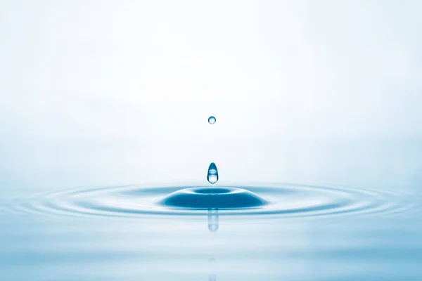 Gotas Água Fundo Das Águas Superficiais — Fotografia de Stock