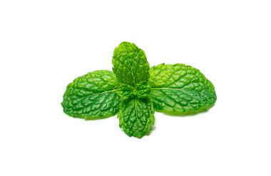 Güzel nane yaprakları beyaz arkaplanda izole edilmiş