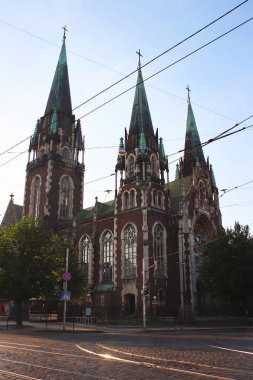 Lviv'deki Güzel Gotik Azizler Katedrali Olga ve Elizabeth. Ukrayna. Avrupa gotik mimarisi. Tarihi anıt. Cityscape fotoğraf