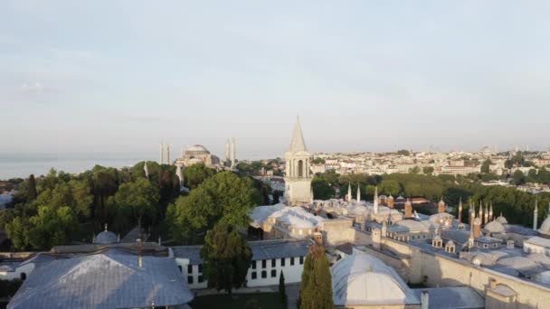 Légi kilátás a Topkapi-palotára és az isztambuli történelmi félszigetre. — Stock videók