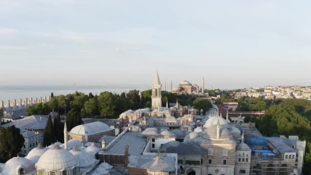 Topkapı Sarayı ve İstanbul Tarihi Yarımadası 'nın havadan görünüşü. — Stok video