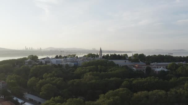 Vista aérea del Palacio Topkapi y la Península Histórica de Estambul . — Vídeo de stock