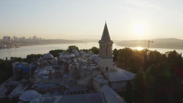 공중에서 본 탑 카피 궁전 과 이스탄불 역사 반도. — 비디오