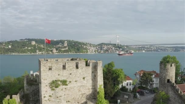 Vista aérea da Fortaleza da Anatólia em Istambul. Filmagem 4K na Turquia — Vídeo de Stock