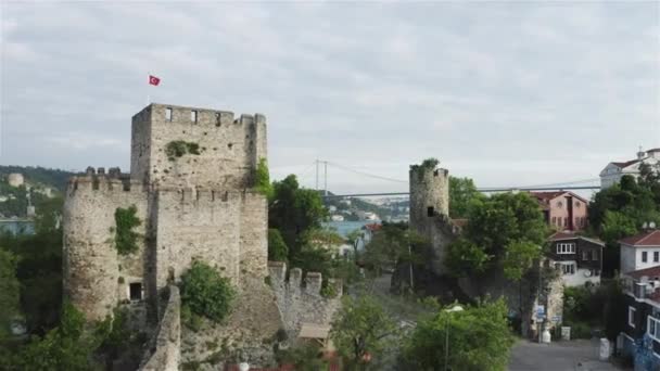 Letecký pohled na Anatolijskou pevnost v Istanbulu. 4K záběry v Turecku — Stock video