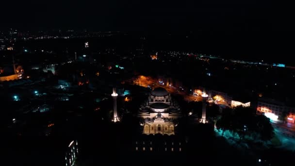 Vista aérea noturna da mesquita Bayezid em Istambul. Filmagem 4K na Turquia — Vídeo de Stock