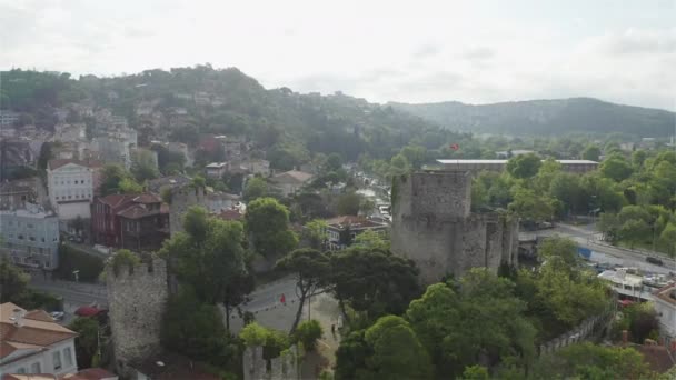 Vista aérea de la fortaleza de Anatolia en Estambul. Filmación 4K en Turquía — Vídeos de Stock