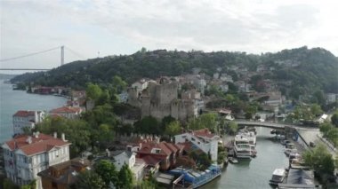 İstanbul 'daki Anadolu Kalesi' nin havadan görünüşü. Türkiye 'de 4K Görüntüsü