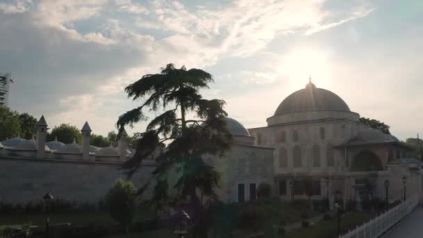 Vue aérienne de la Madrasah de la mosquée Sultanahmet à Istanbul. Images 4K en Turquie — Video