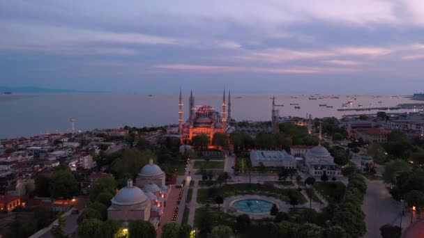 Vue aérienne de la Mosquée Bleue à Istanbul. Là dit "il est temps de partager." — Video