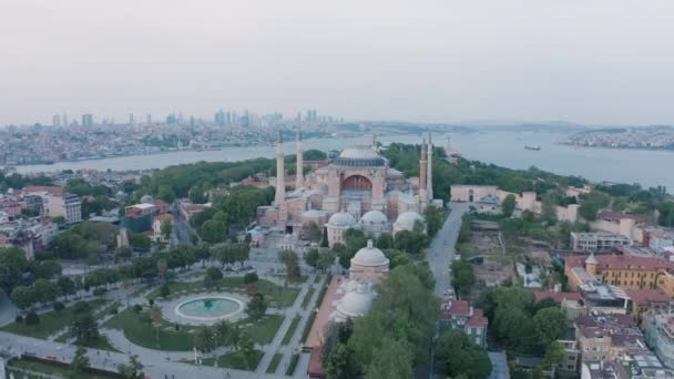 Widok z lotu ptaka Hagia Sophia w Stambule. Nagranie 4K w Turcji — Wideo stockowe