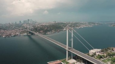 İstanbul 'daki Boğaz Köprüsü' nün havadan görünüşü