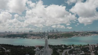 İstanbul 'daki Boğaz Köprüsü' nün havadan görünüşü