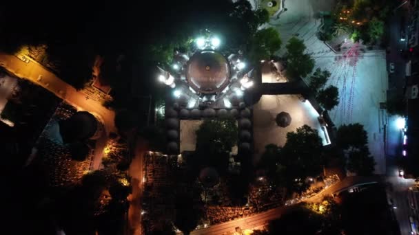 Aerial night view of Eyup Sultan Mosque. There says "Alms is purified." — Stock Video