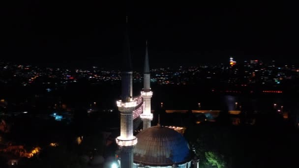 Aerial night view of Eyup Sultan Mosque. There says "Alms is purified." — Stock Video