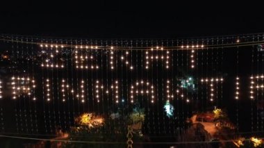 Eyüp Sultan Camii 'nin hava gece görüşü. Orada diyor ki: 