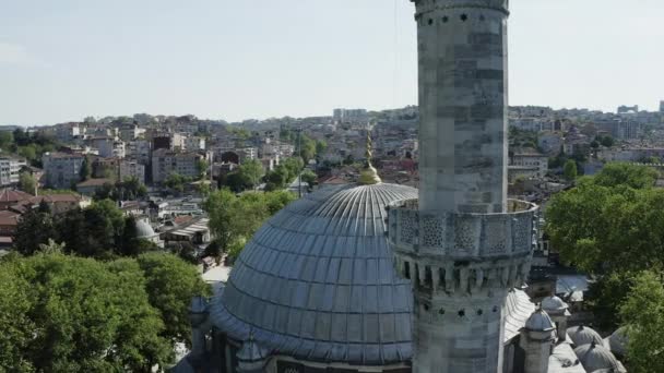 Luchtfoto van Eyup Sultan Moskee in Istanbul. — Stockvideo