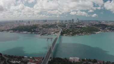 İstanbul 'daki Boğaz Köprüsü' nün havadan görünüşü