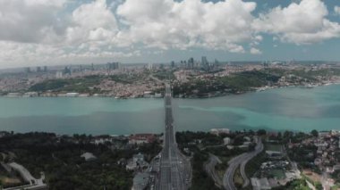 İstanbul 'daki Boğaz Köprüsü' nün havadan görünüşü