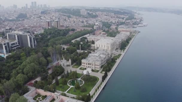 Pemandangan udara Istana Dolmabahce di Istanbul — Stok Video