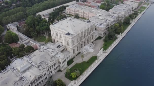 Luchtfoto van Dolmabahce Palace in Istanbul — Stockvideo