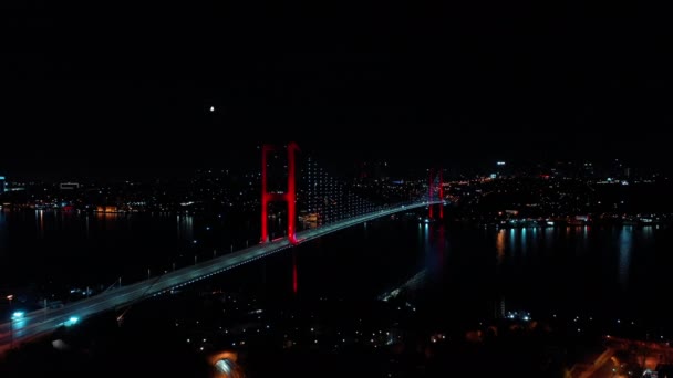 イスタンブールのボスポラス橋の空中夜景 — ストック動画