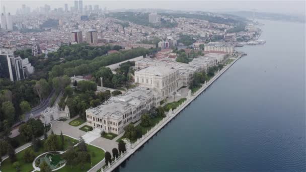 イスタンブールのドルマバフチェ宮殿の空中写真 — ストック動画