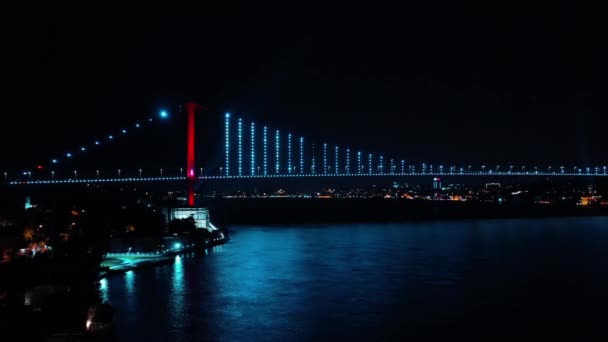 İstanbul 'daki Boğaz Köprüsü' nün havadan görünüşü — Stok video