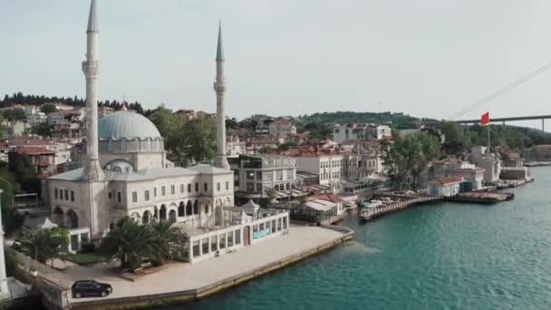 Widok z lotu ptaka na meczet Beylerbeyi w Stambule — Wideo stockowe