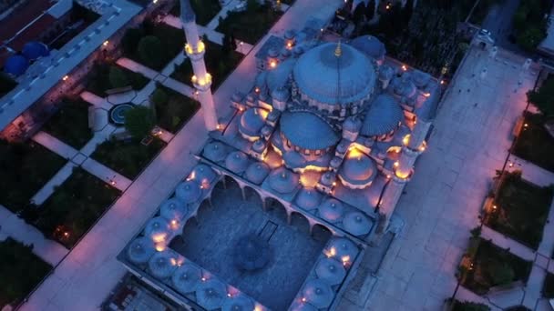 İstanbul 'daki Fatih Camii' nin Hava Gecesi manzarası. Türkiye 'de 4K Görüntüsü — Stok video