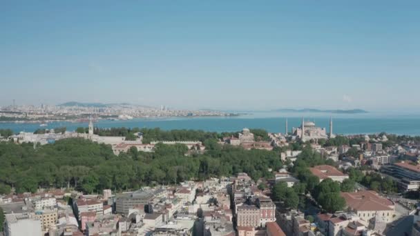 Letecký pohled na istanbulský historický poloostrov. 4K záběry v Turecku