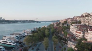 Uskudar Meydanı 'nın havadan görüntüsü. Türkiye 'de 4K Görüntüsü