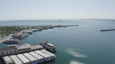 Kadıköy kıyı manzarasının havadan görüntüsü. Türkiye 'de 4K Görüntüsü