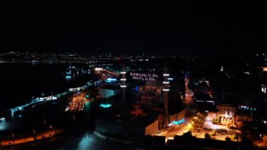 Yeni Cami 'nin hava gece görüşü. 