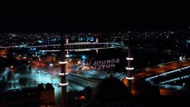 Yeni Cami 'nin hava gece görüşü. 