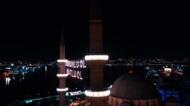 Yeni Cami 'nin hava gece görüşü. 
