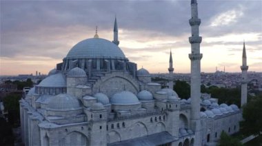 İstanbul 'daki Süleyman Camii' nin havadan görünüşü. Türkiye 'de 4K Fooatge