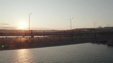 İstanbul Boğazı Köprüsü 'nün havadan görünüşü. Türkiye 'de 4K Görüntüsü