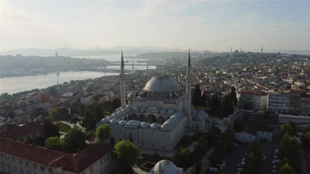 İstanbul 'daki Yavuz Sultan Selim Camii' nin hava manzarası. Türkiye 'de 4K Görüntüsü — Stok video