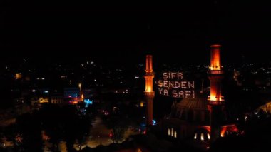 Mihrimah Sultan Camii 'nin hava gece görüşü. 