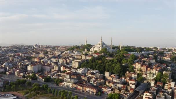 Αεροφωτογραφία του τζαμιού Suleymaniye και της ιστορικής χερσονήσου της Κωνσταντινούπολης. — Αρχείο Βίντεο