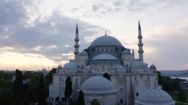 İstanbul 'daki Süleyman Camii' nin havadan görünüşü. Türkiye 'de 4K Fooatge