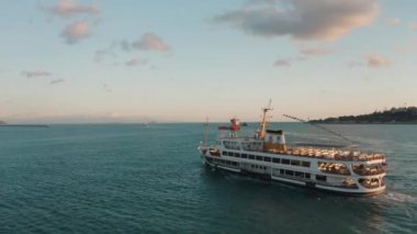 İstanbul 'da feribot manzarası. Türkiye 'de 4K Görüntüsü