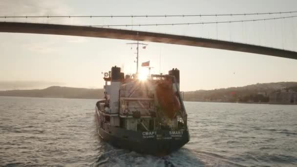 Luchtfoto van het droge vrachtschip. 4K Beelden in Turkije — Stockvideo