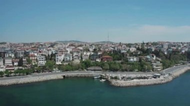 Uskudar Manzarası 'nın havadan görünüşü. Türkiye 'de 4K Görüntüsü